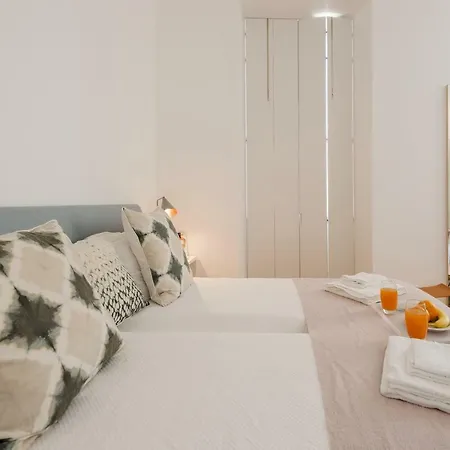 Joivy Modern Near Street Apartment